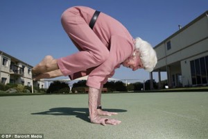 older-lady-handstand